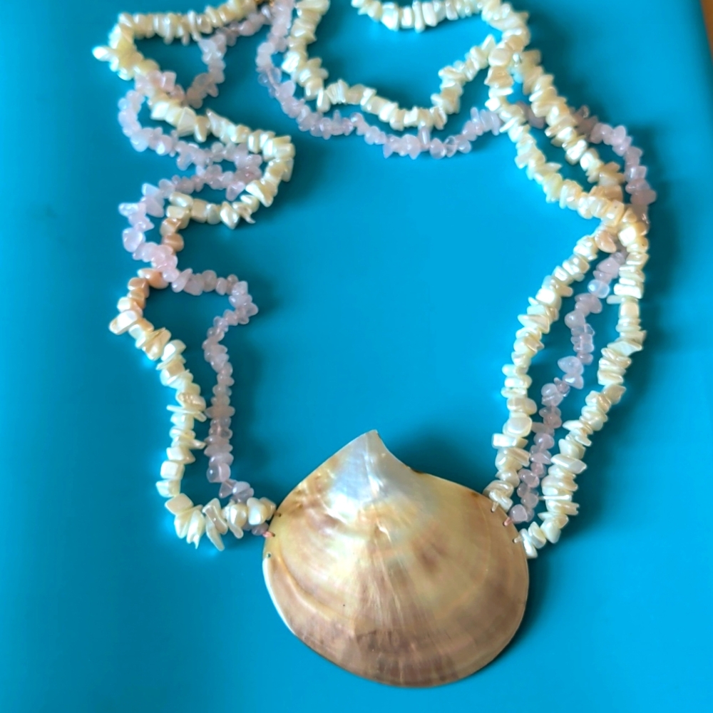 Vintage Shell Pendant Necklace with Mother Of Pearl And Stone Beads